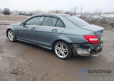 2012 Mercedes-Benz C 300 Sport 4Matic z USA, uszkodzony, nr VIN WDDGF8BB9CF913941